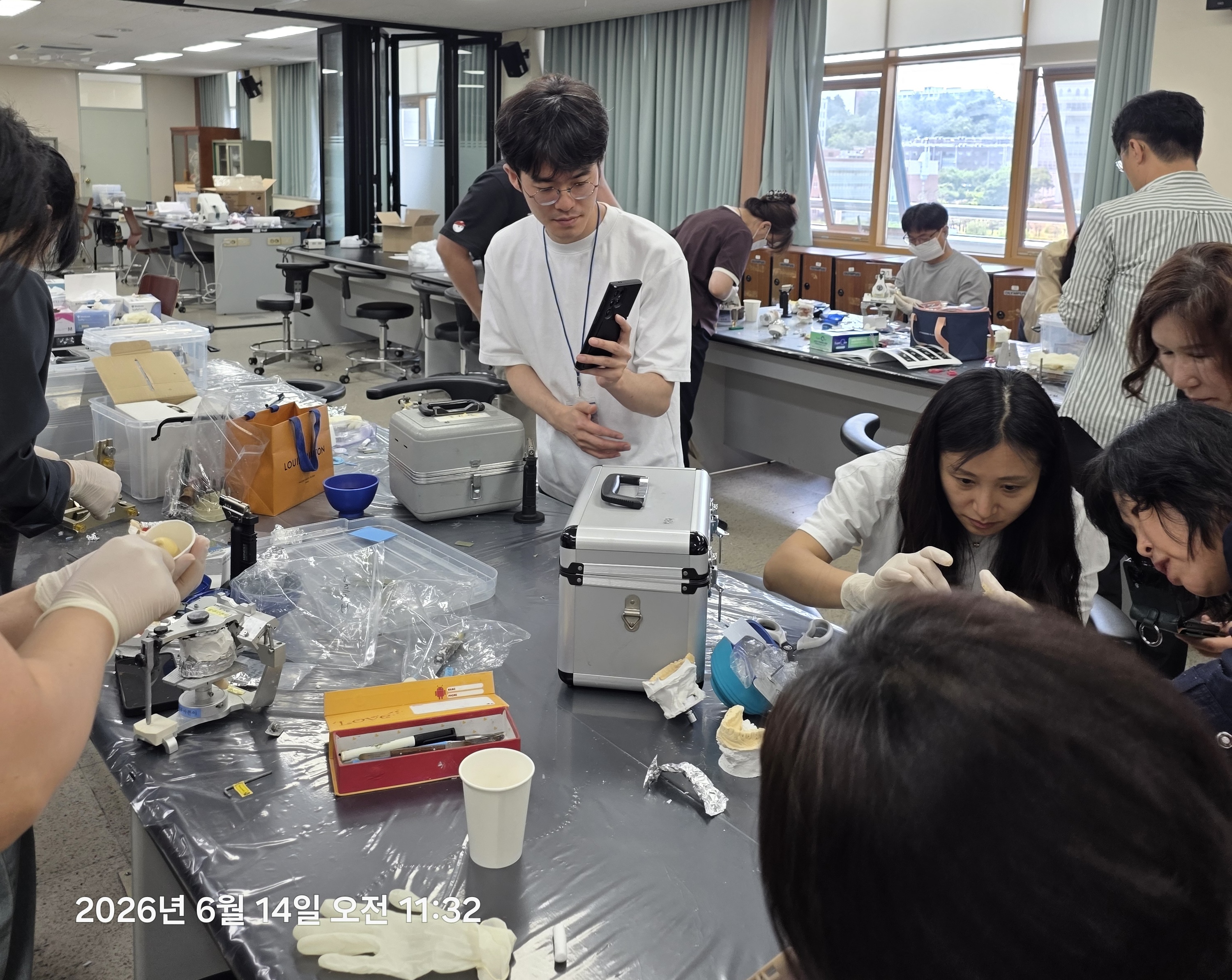 전악보철 연수 실습 현장 · 조선대치과대학